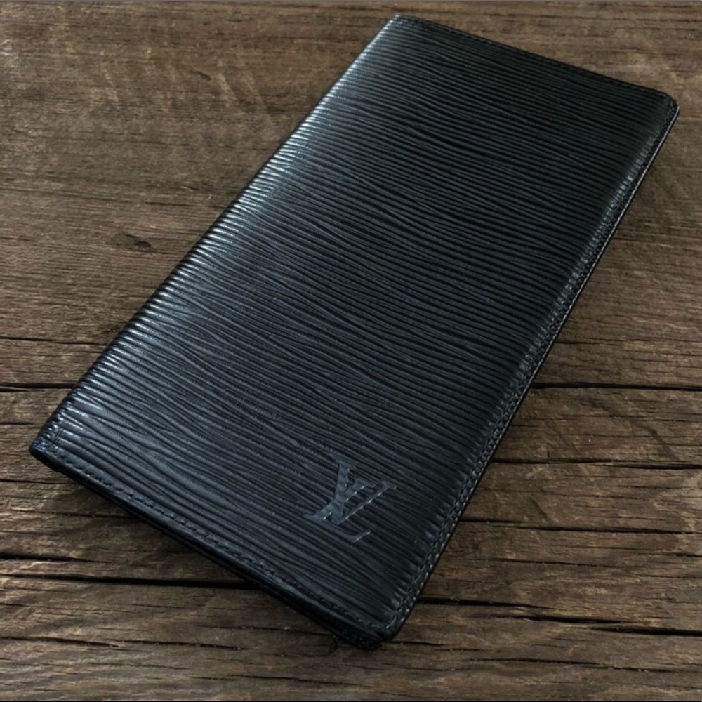 Louis Vuitton Wallet - fits iPhone